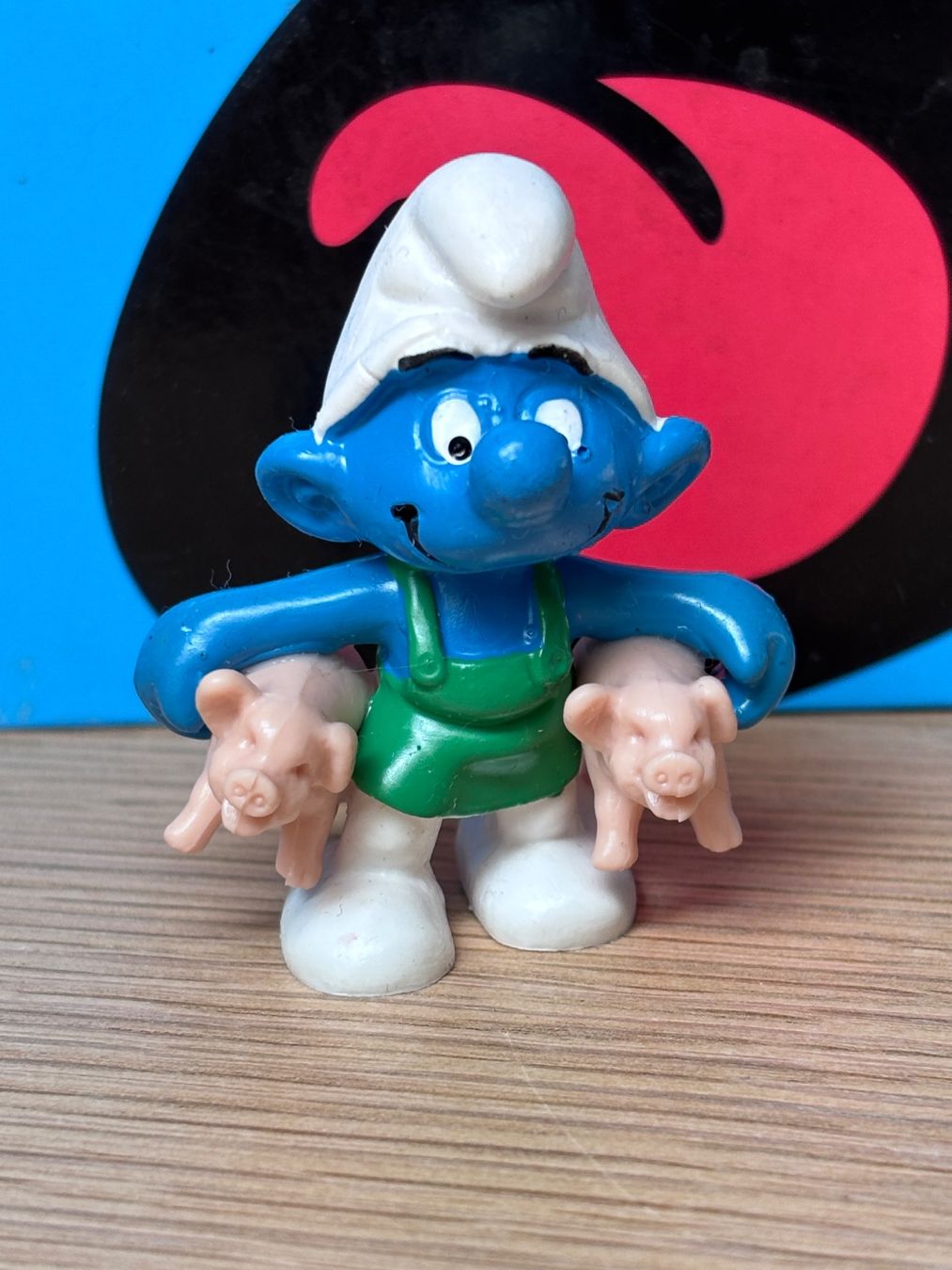 Statuette: Schlumpf mit zwei Schweinchen – Usato da Lyss venduto da Duckszone