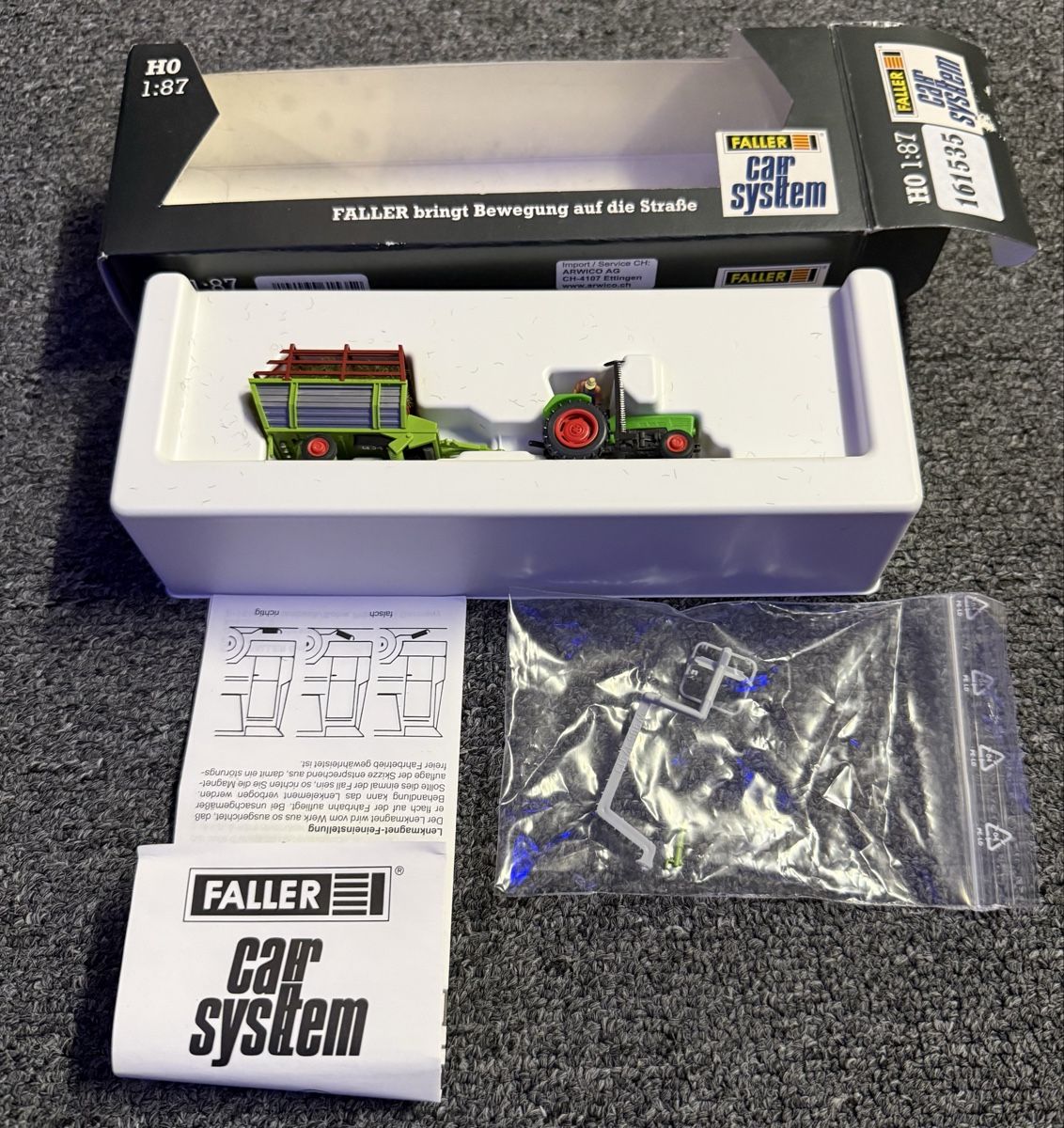 Faller Modellini di ferrovie: Faller Car System Bauernhof mit Traktor H0 – Usato da Bauma venduto da Shotgunmann 5