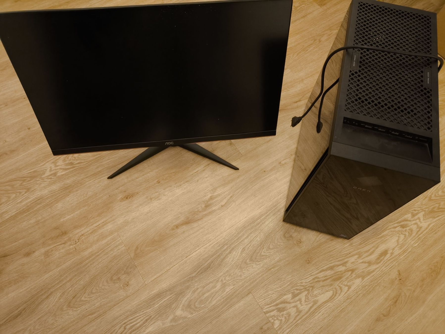 Hewlett Packard PC: AOC 27" Monitor mit HP Omen Gaming PC – Usato da Giswil venduto da Aleallin9