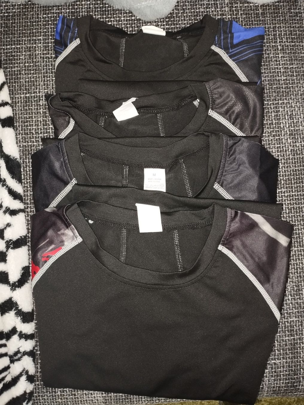 T-shirt: 4x Tee-shirts Short Sleeve - Size Medium M – Nuovo (secondo la descrizione) da MONTHEY venduto da Tibobo