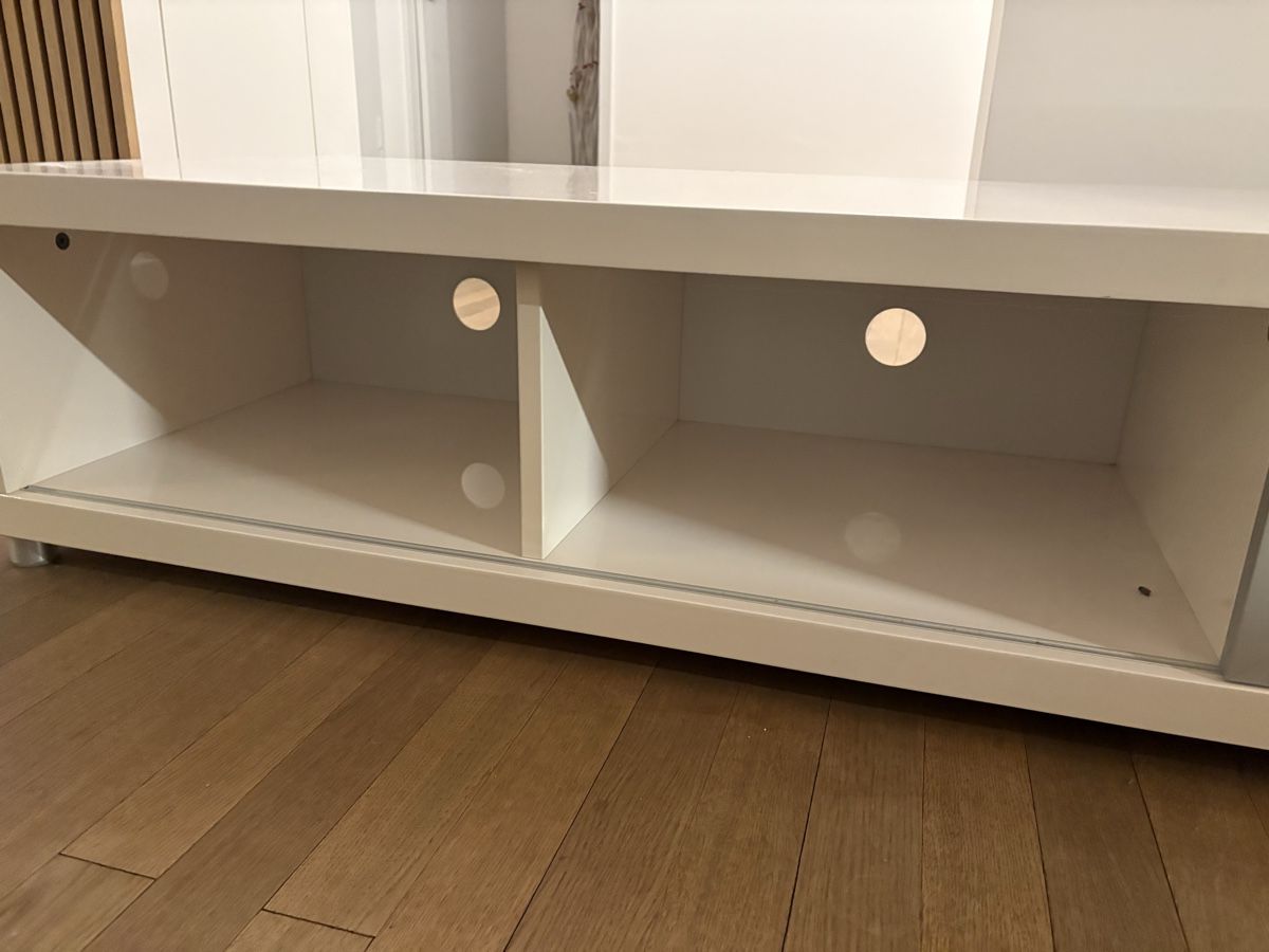 Interio Mobili TV: TV Lowboard – Usato da Basel venduto da Rohana12 2