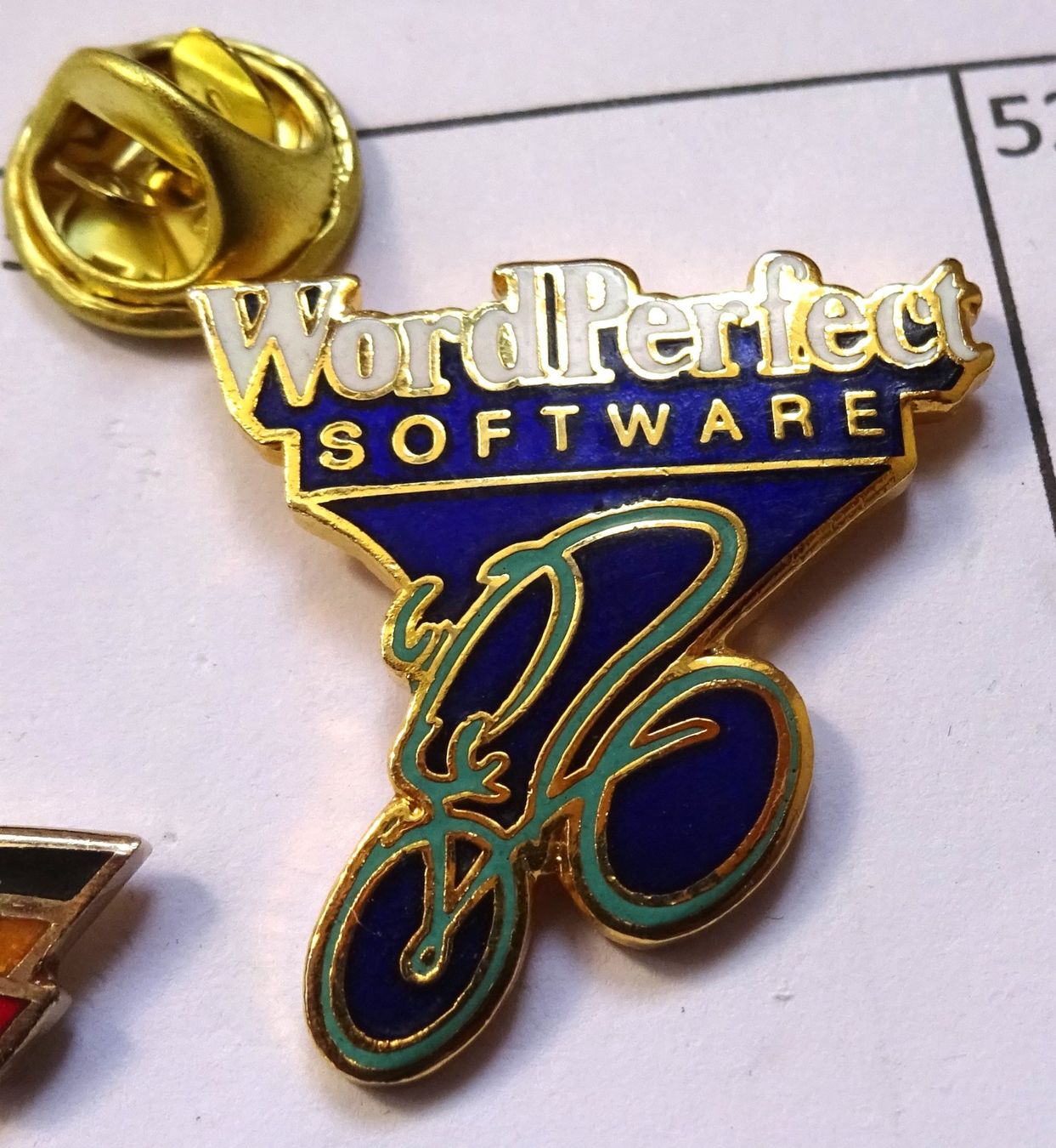 Placchette & Badge: Pin  WORDPERFECT  Software   Radfahrer – Usato da Utzenstorf venduto da BUtter81