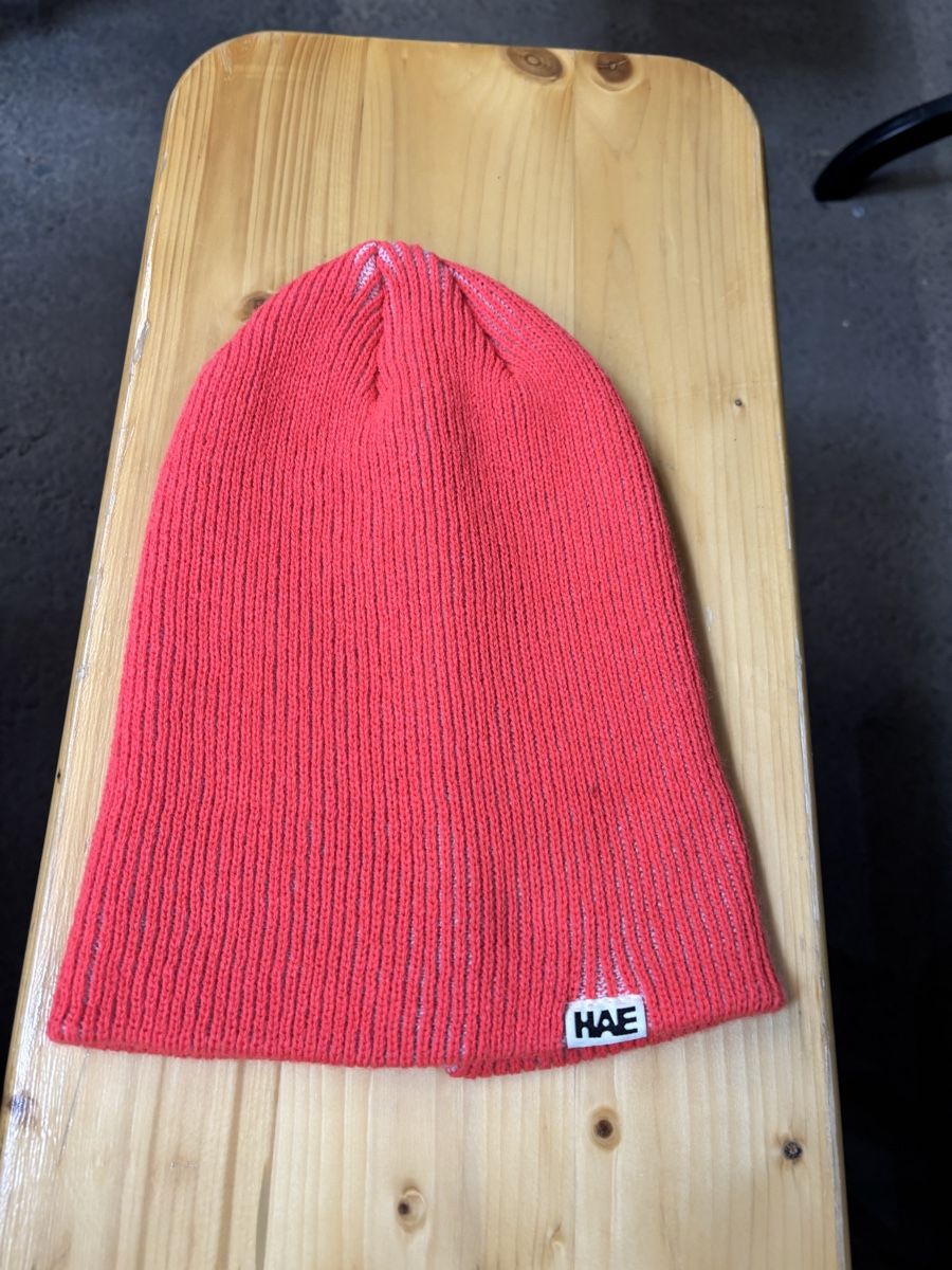 Chapeaux, bonnets & casquettes: Strickmütze HAE – Neuf (Voir description) à Celerina par Heli87