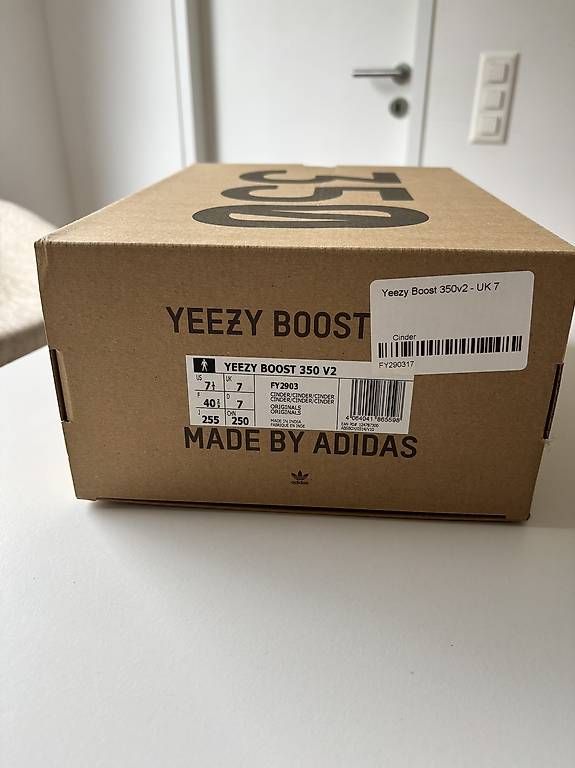Scarpe da uomo: Adidas Yeezy Boost 350 V2 / simile Cinder – Usato da Castel San Pietro venduto da yan_zg6x 1