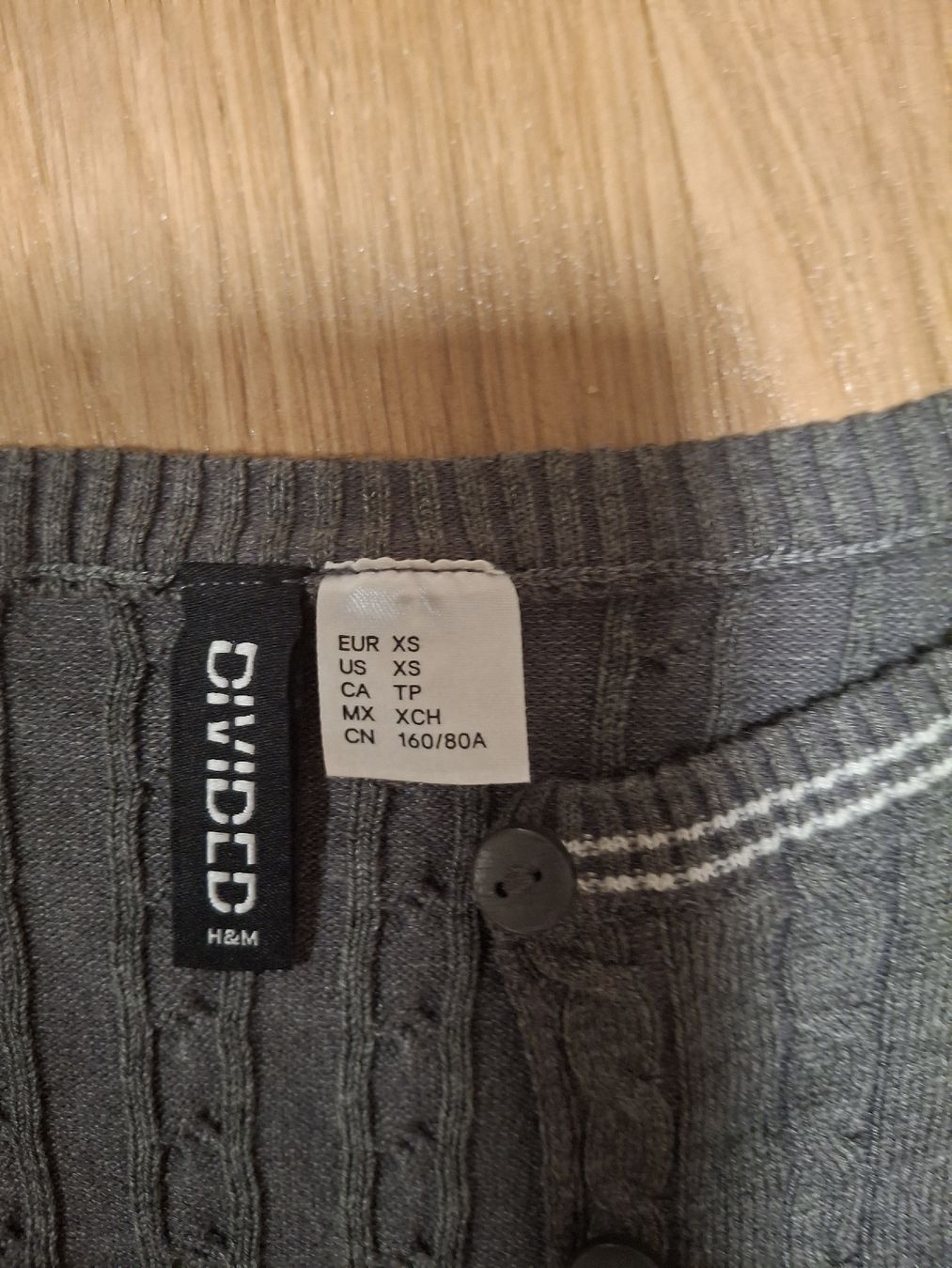 H&M Maglioni & Felpe: H&M Divided Strickjacke, Grau, Gr. XS – Usato da Glattpark(Opfikon) venduto da Beckf0rd 2