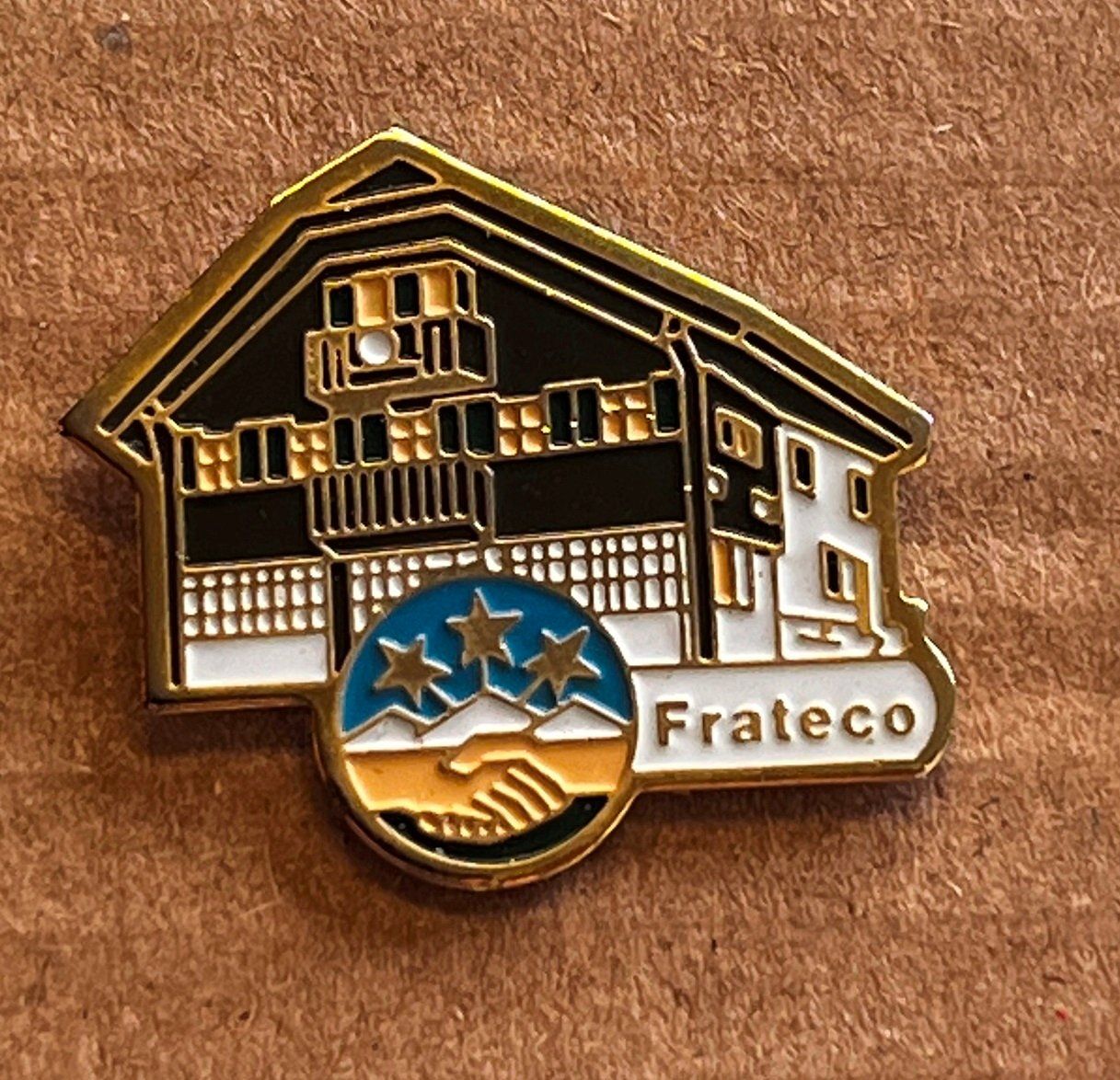 Swiss Placchette & Badge: Pin Berghütte Frateco – Usato da Obernau venduto da Wgnom