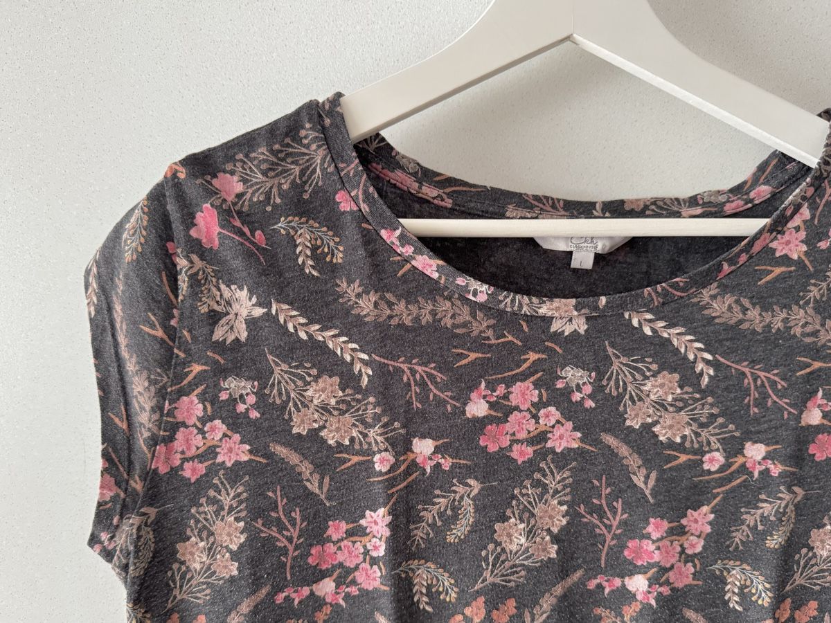 C&A T-shirt: T-Shirt mit Blumenprint – Usato da Luzern venduto da Leaaa 1