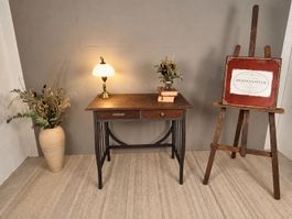 Kompakter Vintage Schreibtisch / Laptop-Tisch – handveredelt