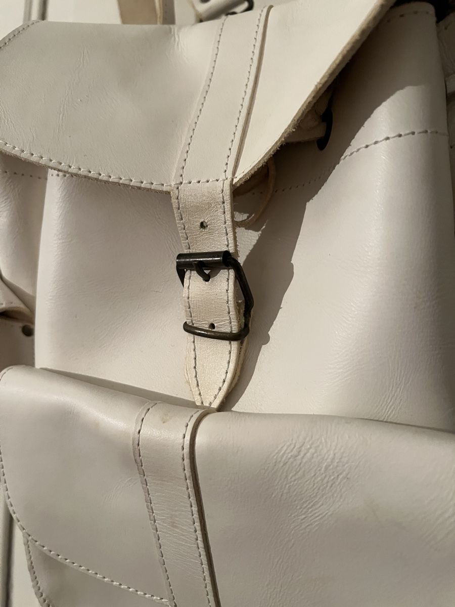 Zaini: Leder Rucksack weiss mit Schnallen – Usato da Basel venduto da evaelette 3