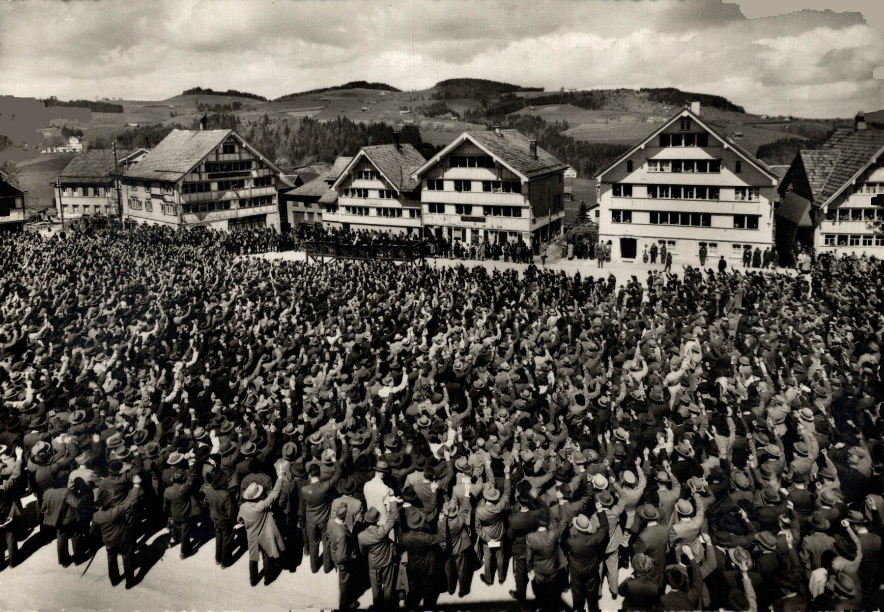 Cartoline postali: Landsgemeinde Appenzell A. Rh. in Hundwil – Usato da Bronschhofen venduto da Astore