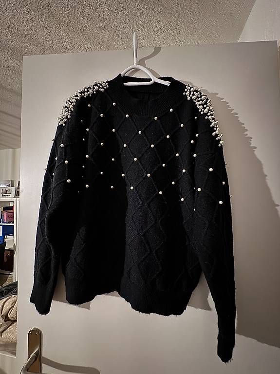 Pulls & Sweat-shirts: Pullover mit Perlen – Neuf (Voir description) à Lachen SZ par nathiisch