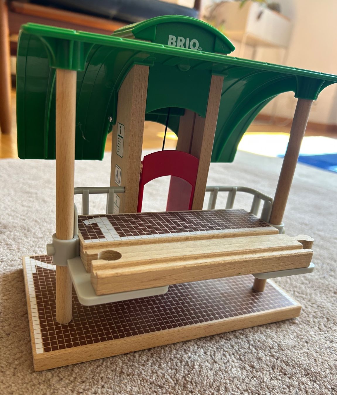 Brio Giocattoli: BRIO Bahnhof, erhöht, mit Lift – Usato da Zürich venduto da awy8