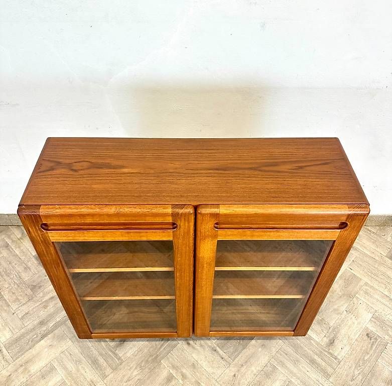 Vetrine: Mid Century dänische teak Vitrine – Usato da basel venduto da vintory.ch 3