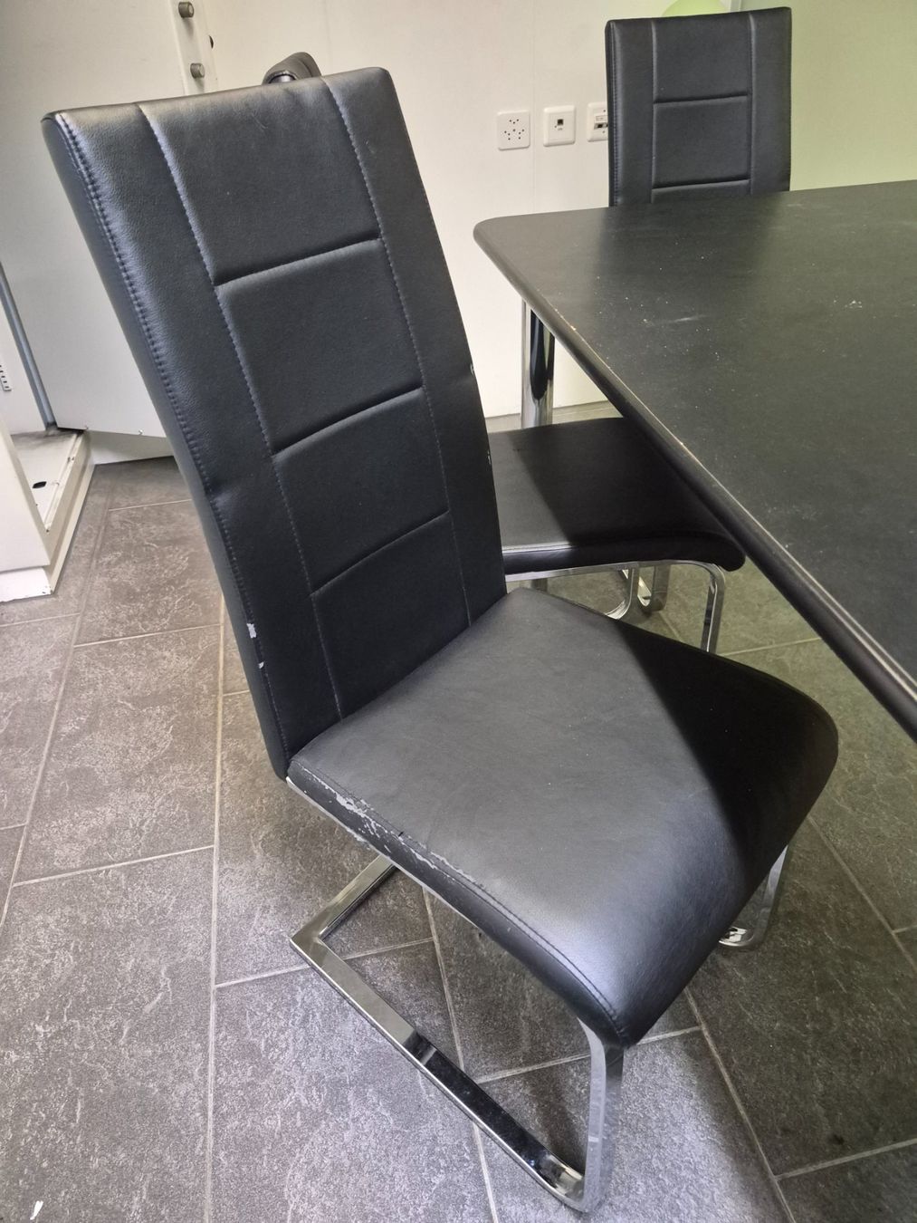 Set di tavolo e panche: 906 Tisch mit 4 Stühle – Usato da Derendingen venduto da Meisterstuecke 4