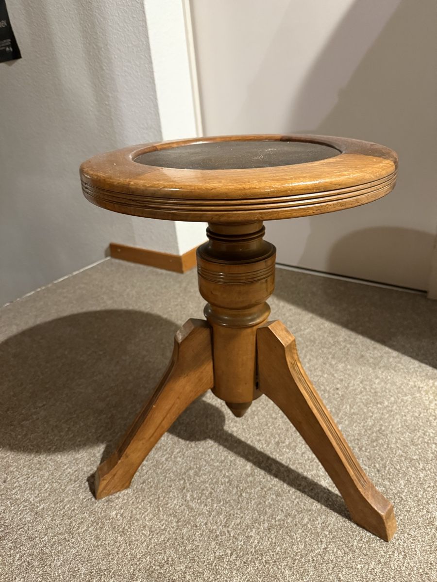Sedie: Klavierstuhl / Hocker – Usato da Thun venduto da Mumi