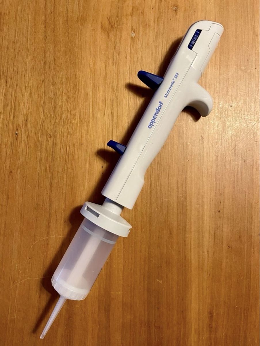 Eppendorf Mesurer: Eppendorf Multipipette M4 (ungebraucht) – D'occasion à Basel par Konix 1
