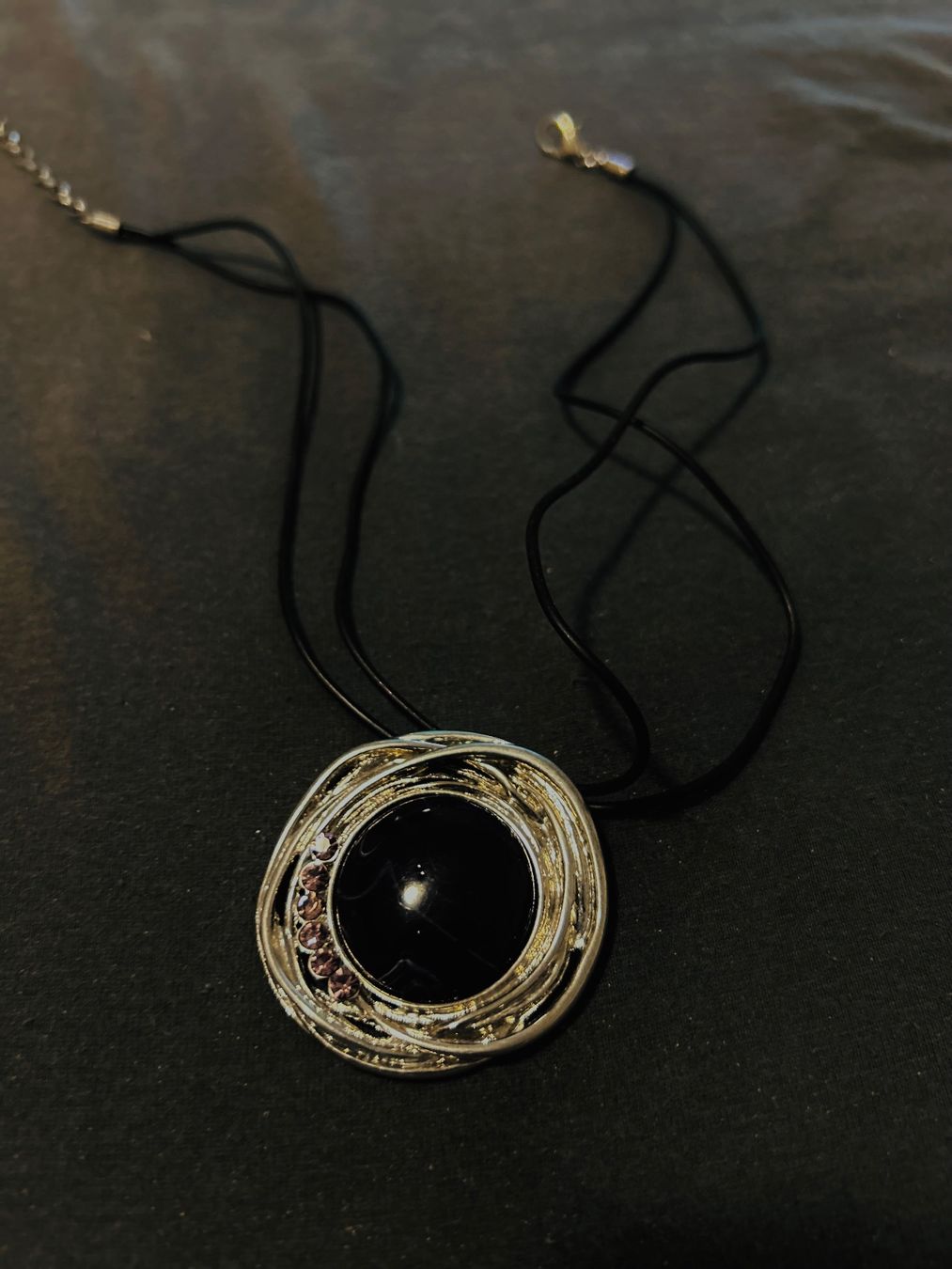 Catenine: Halskette mit violettem Stein – Usato da Aeschi b. Spiez venduto da kim_28q9
