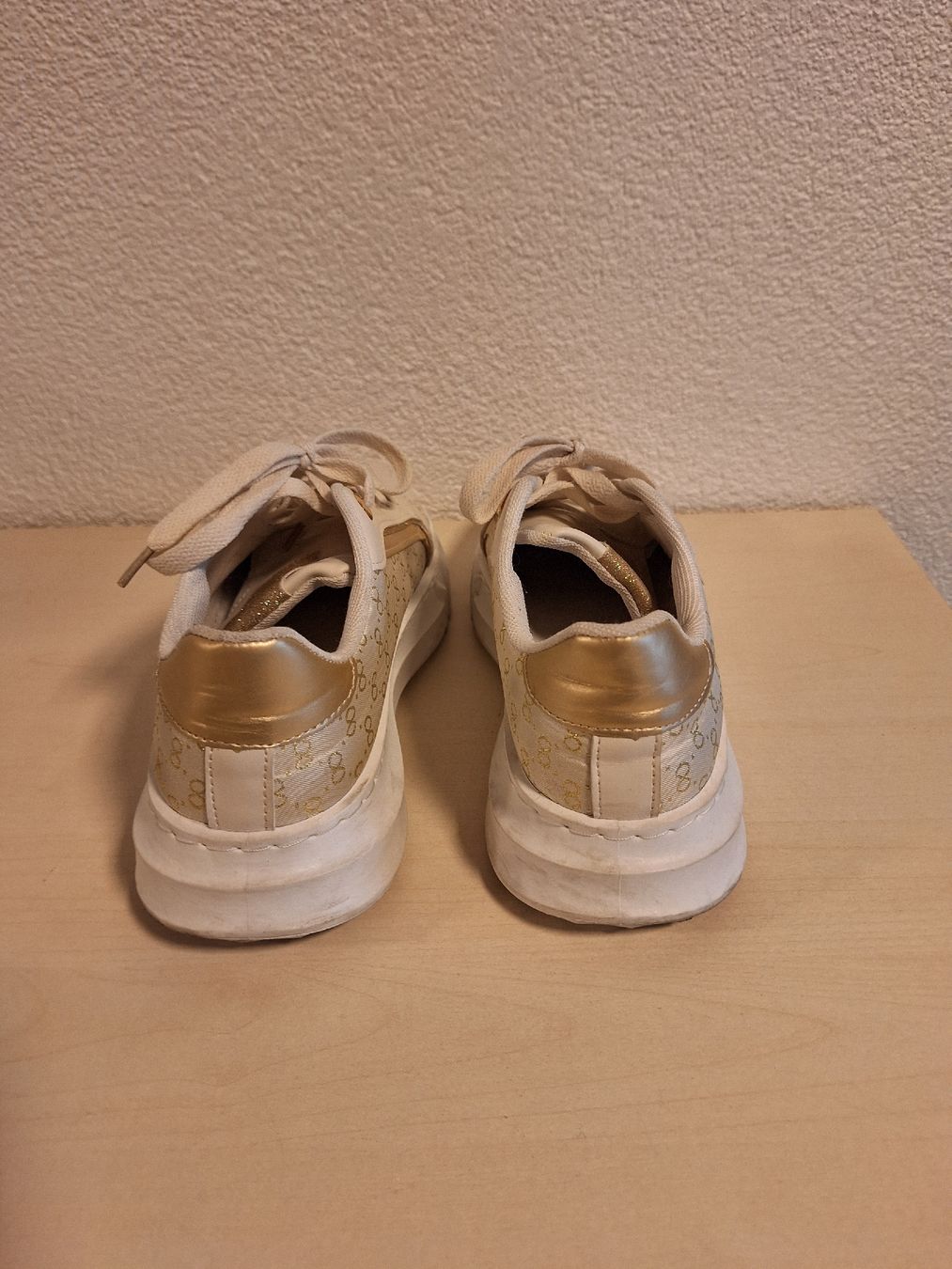 Scarpe da donna: Sneaker – Usato da Lalden venduto da car_7w2l 1