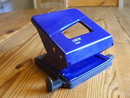 Leitz Locher 5008 blau - für Büro oder Homeoffice