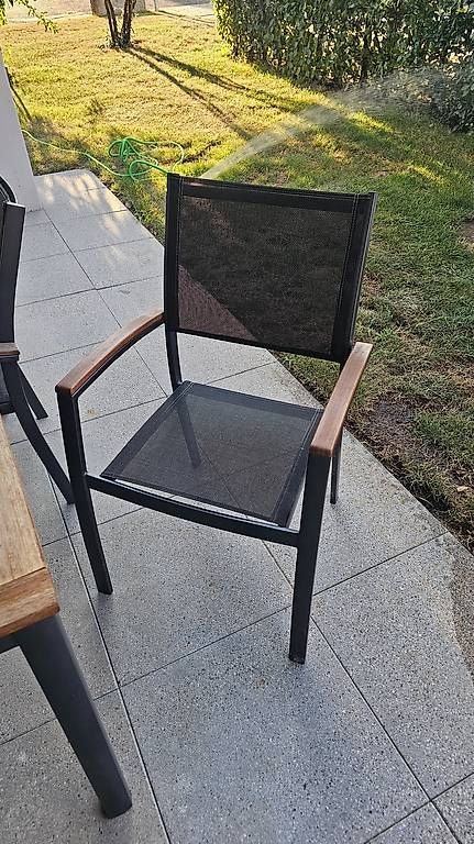 Tavoli: Gartentisch mit 4 Stühle und Polster – Usato da Niederhasli venduto da Mina40 1