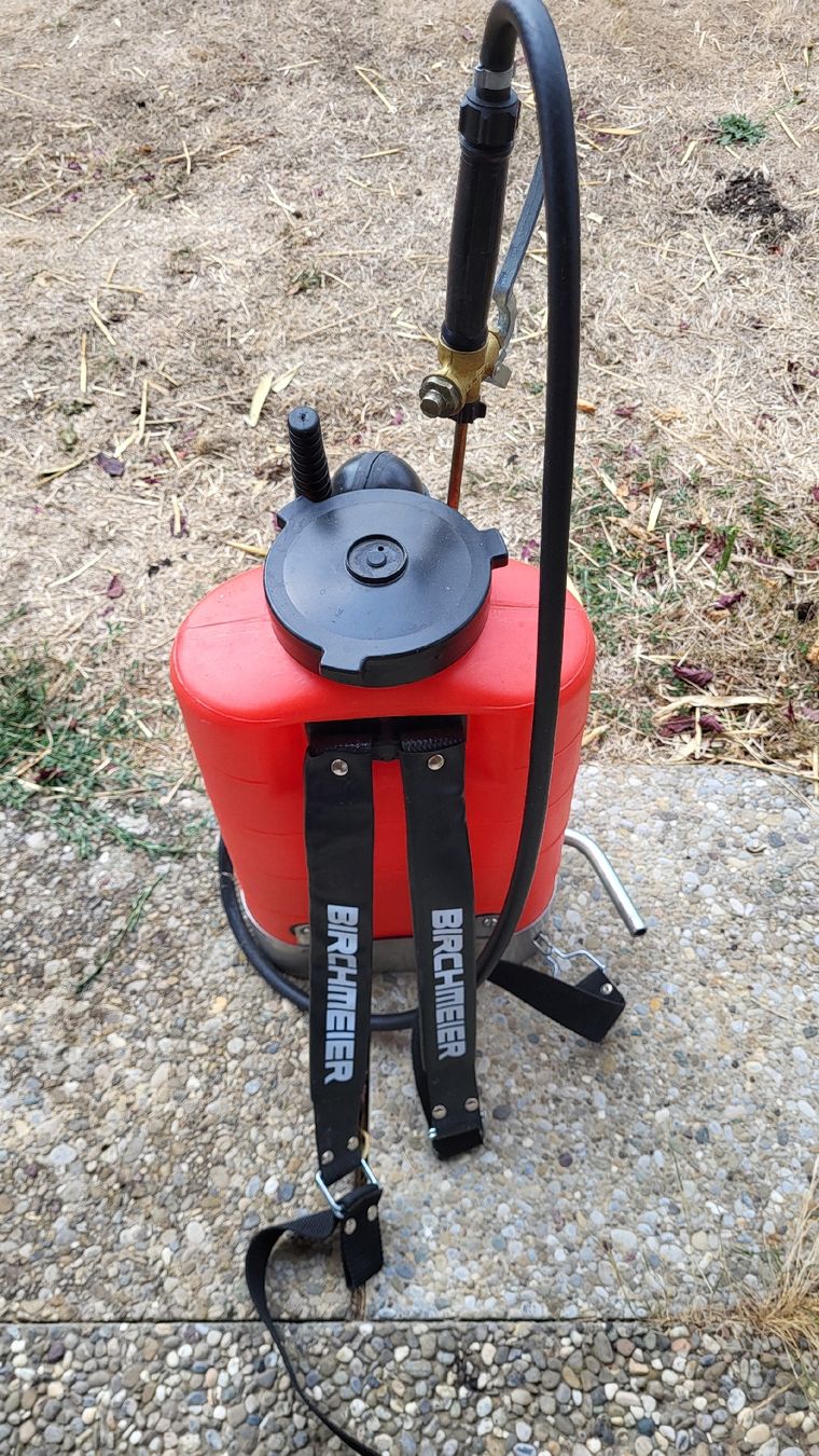 Medizinaltechnik: Drucksprüher Birchmeier Flex rot gebraucht 10L – Gebraucht aus Obergösgen von Tatzelwurm