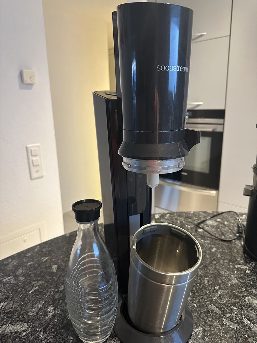 Sodastream Altro per la casa: SodaStream Crystal Sprudler inkl. Flasche – Usato da Hombrechtikon venduto da maryg01