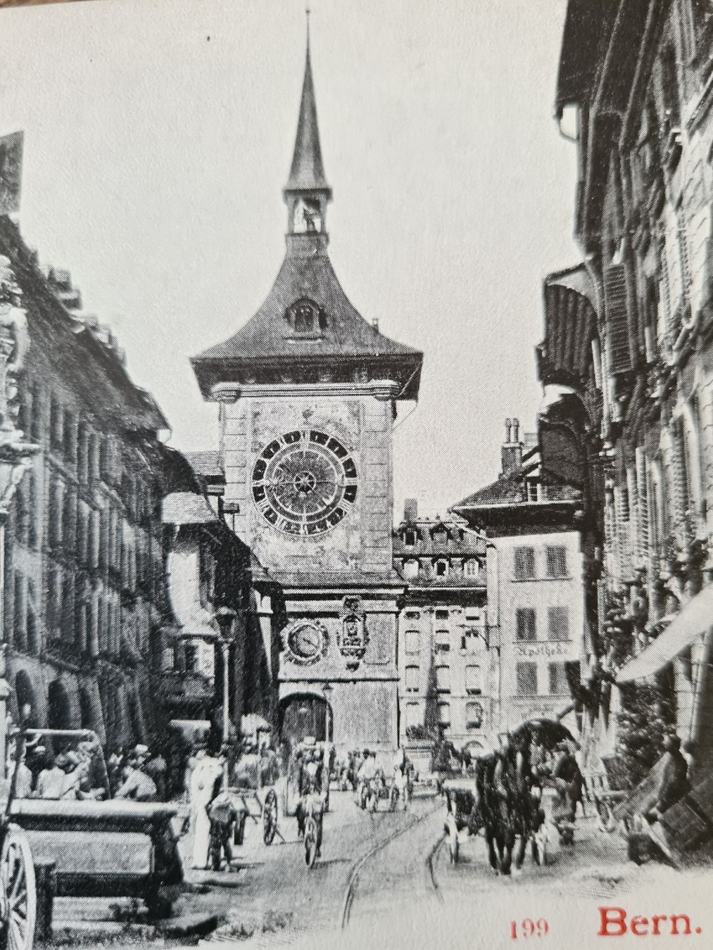 Cartoline postali: Belebte Strasse vor dem Zeitglockenturm in Bern – Usato da Ebikon venduto da Donar50 1