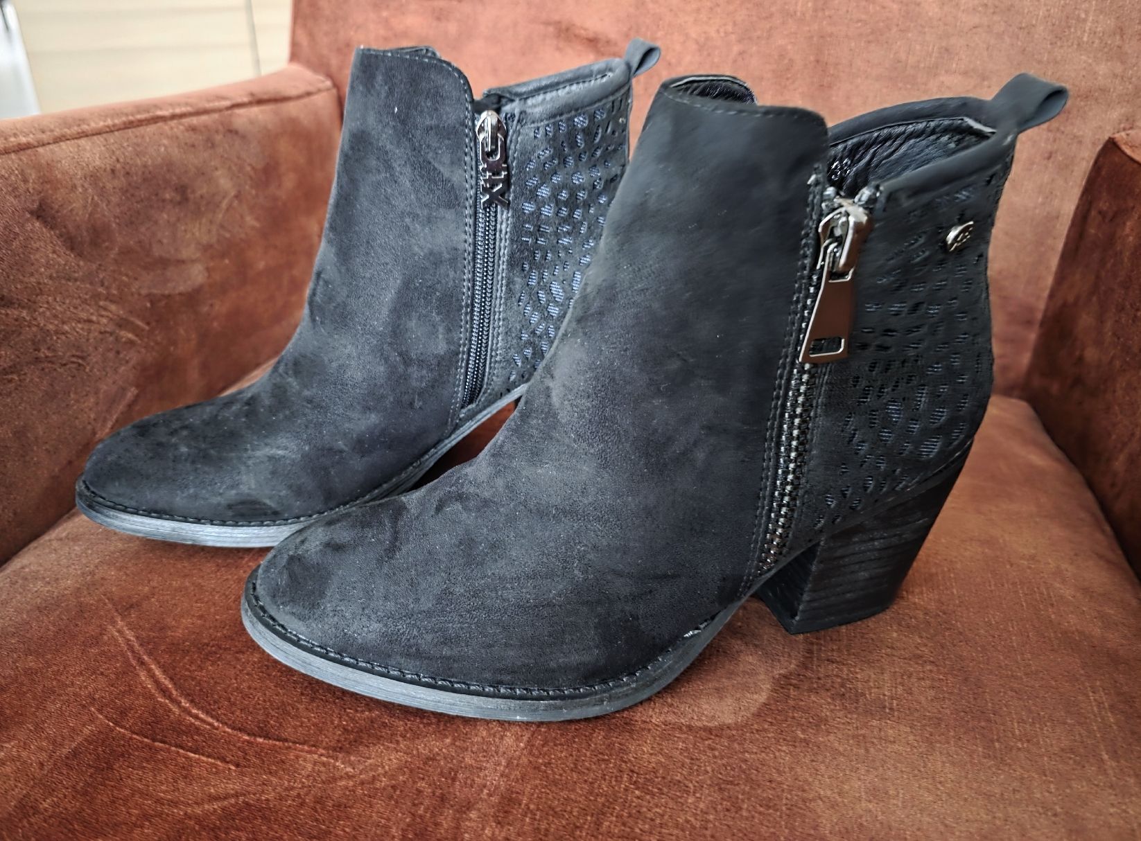Scarpe da donna: topmodische schwarze Stiefeletten, Grösse 38/ neu! – Nuovo (secondo la descrizione) da Eschlikon TG venduto da pet_kxn2 1