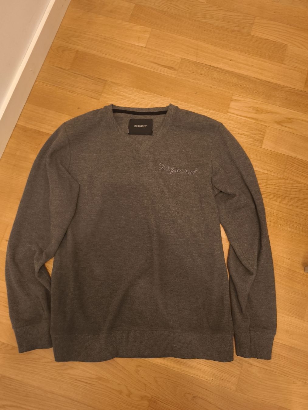 Dsquared2 Pullover & Sweatshirts: Dsquared2 Pullover grau V-Ausschnitt Grösse L gebraucht – Gebraucht aus Luzern von dom_5v5g 2