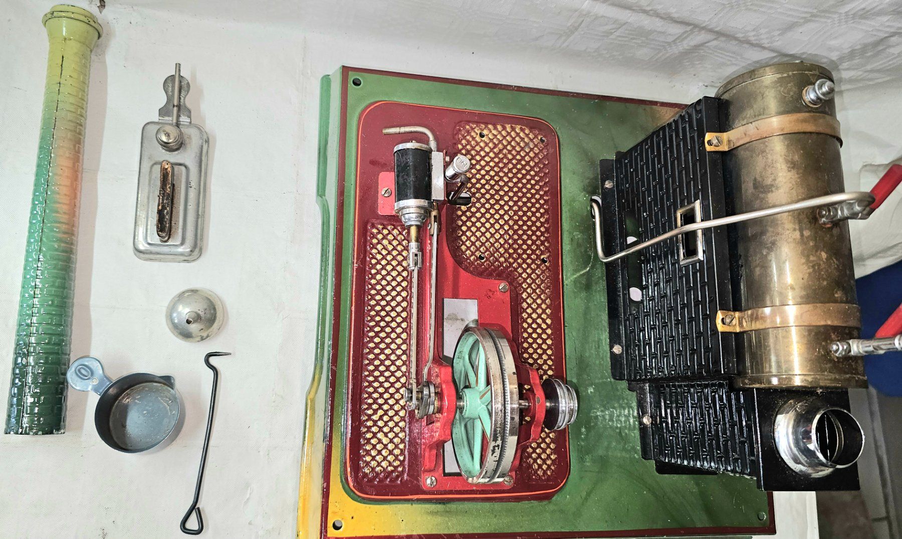 Märklin Kit di modellismo & Modellini statici: Märklin 4095/5 Dampfmaschine in Originalkarton – Usato da Hefenhofen venduto da Osstschweiz 2