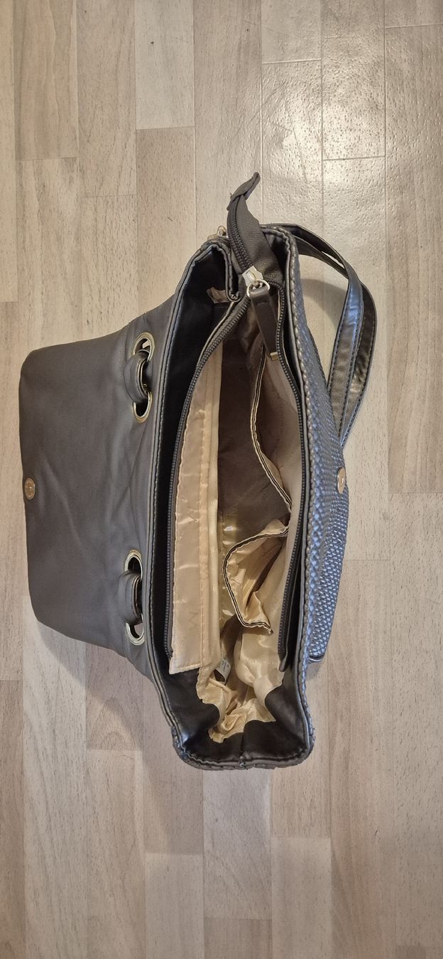 Borse da donna: Handtasche in Bronze Optik – Usato da Schwyz venduto da Vesparider01 7