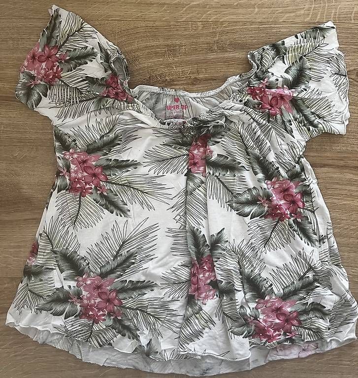 T-shirt: Blumiges Shirt – Usato da Brittnau venduto da _livia_n_