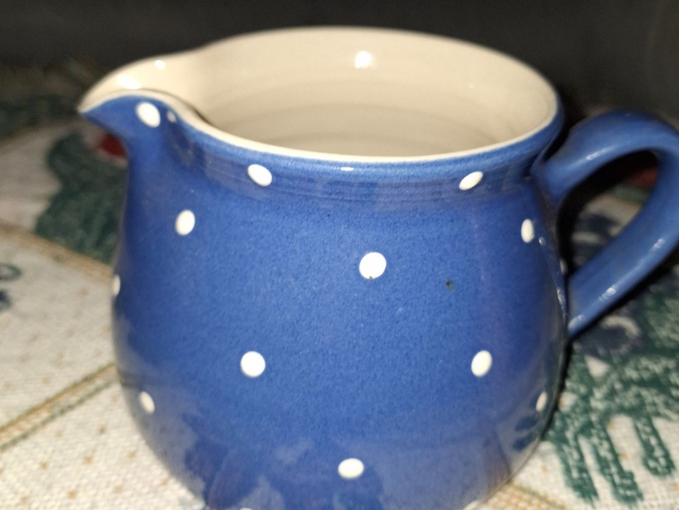 Caraffe: KERAMIKKRUG PUNKTE BLAU WEISS – Usato da spreitenbach venduto da lumbalplatte 3
