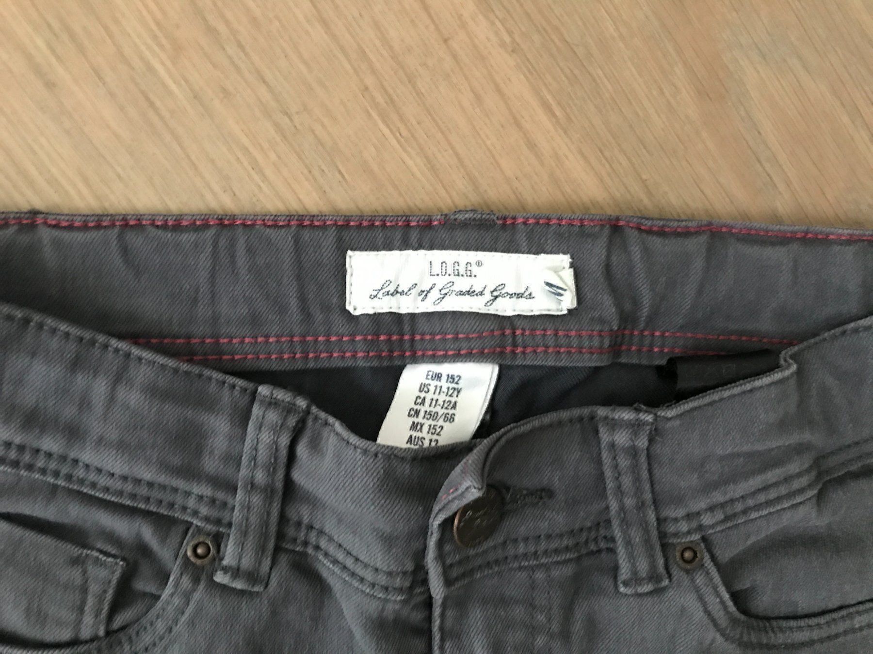 H&M Pantaloni: Jeans dunkelgrau in Grösse 152 – Usato da Rüschlikon venduto da user999 3