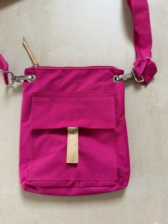 Umhängetasche Stoff magenta mit beigen Details neu! 23x20 cm