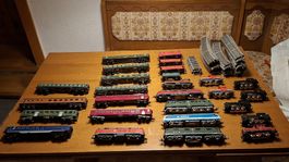 H0 AC, DC, 13 Loks, 13 Wagen, 34 Gleise lot. für Bastler.