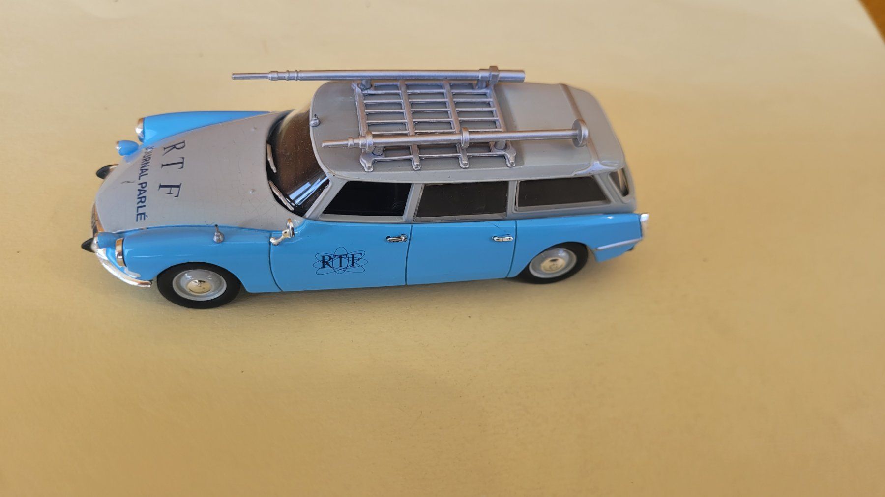 Citroën Modellini d'auto: Citroën ID 19 break RTF, 1:43 – Usato da Domdidier venduto da Bimbo57 1