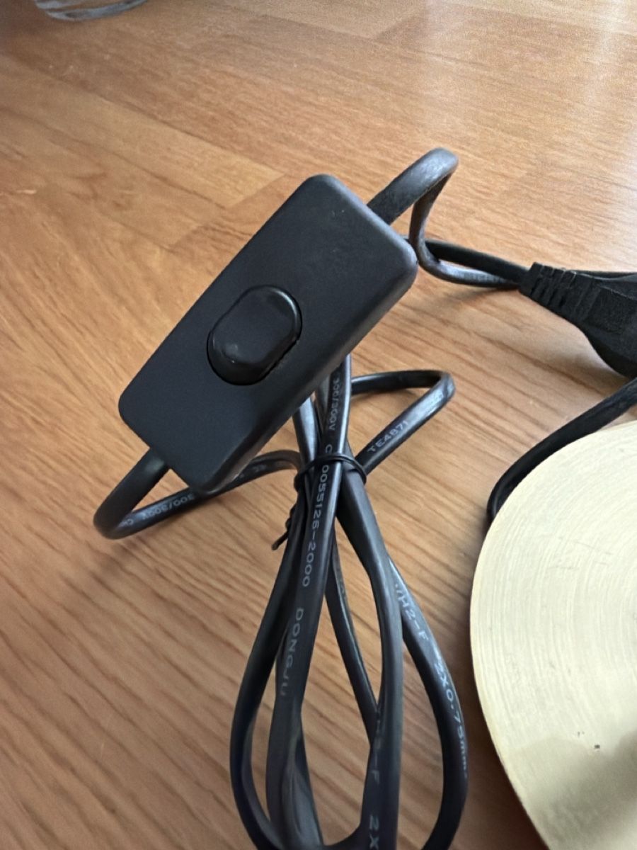 Lampade: Zwei Tischlampen Messing Sockel E14 max 40W mit Schalter – Usato da Zürich venduto da Akihikox3 3