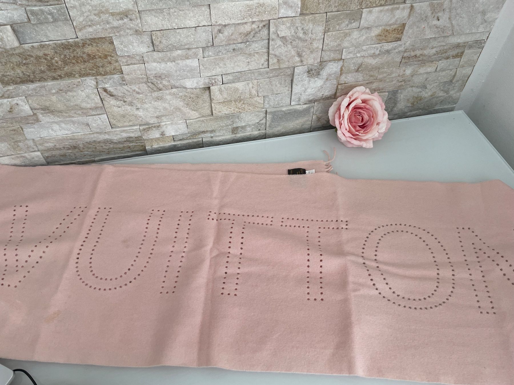 Louis Vuitton Foulard & Sciarpe: Louis Vuitton Schal Kaschmir - nr. 399 – Usato da Hittnau venduto da LuxAndMore 1