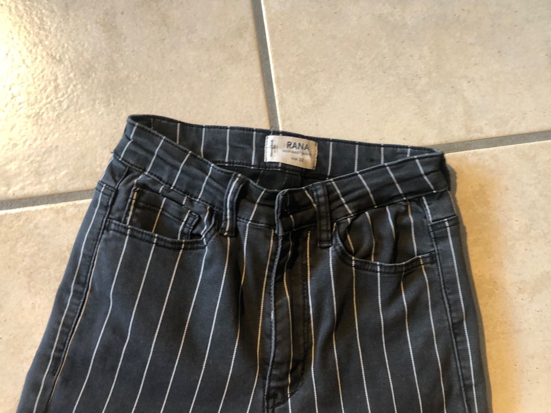 Tally Weijl Pantaloni: Super Hose 32 Schwarz und weiß gestreift – Usato da Orpund venduto da Mary8972 9