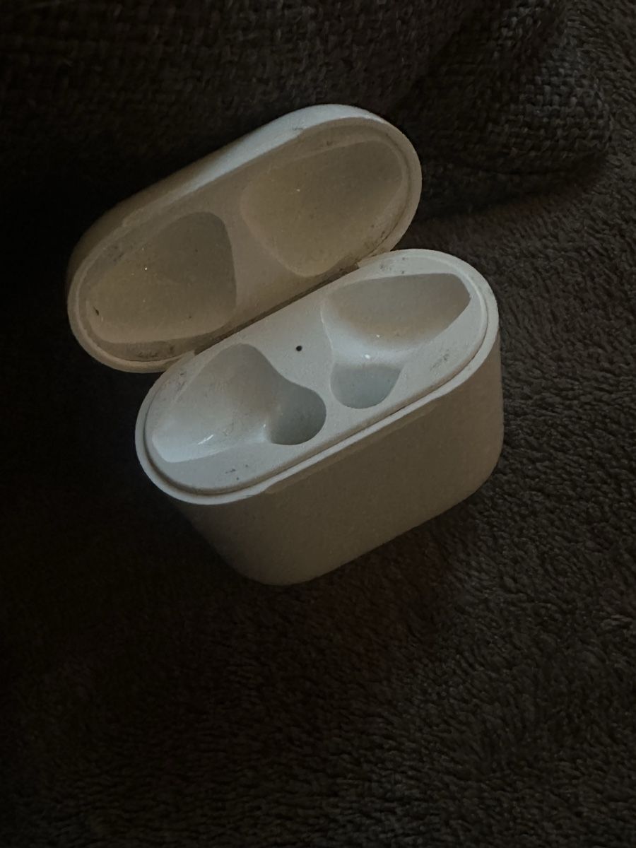 Apple Cuffie: AirPods: Ladecase & Beide Kopfhörer – Usato da Wädenswil venduto da Anina.kastner 2