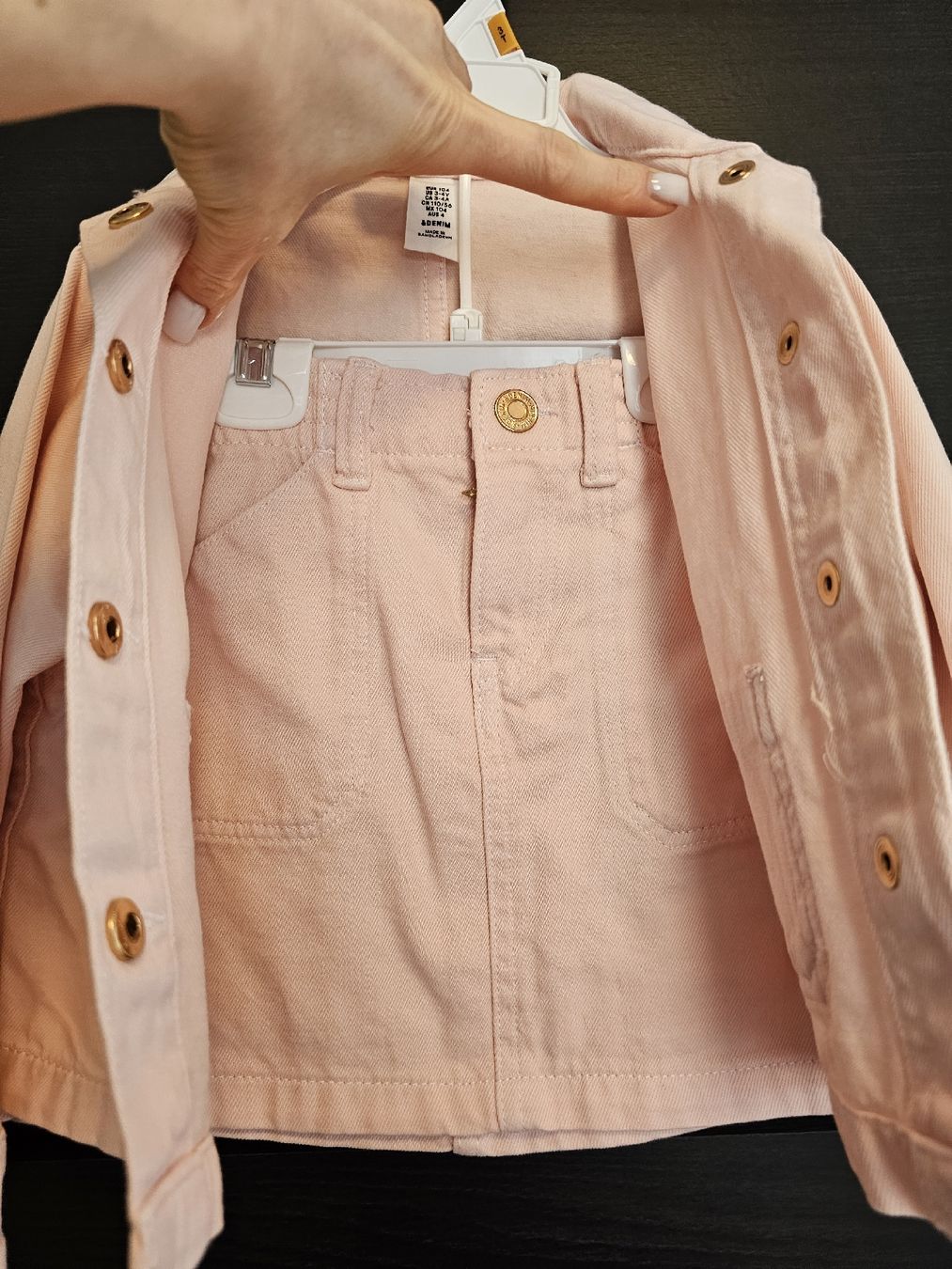 Kostüme: Süsses Mädchen Set Jäckchen und Rock Grösse 104 Rosa – Gebraucht aus Laufen von Taty007 1