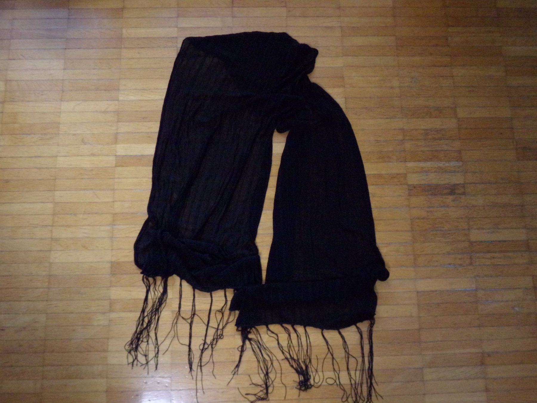 Foulard & Sciarpe: Damen Schal schwarz mit Fransen – Usato da Winterthur venduto da Jessi_di