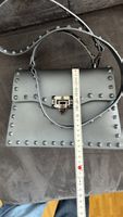 Graue Handtasche mit Nieten, neu!