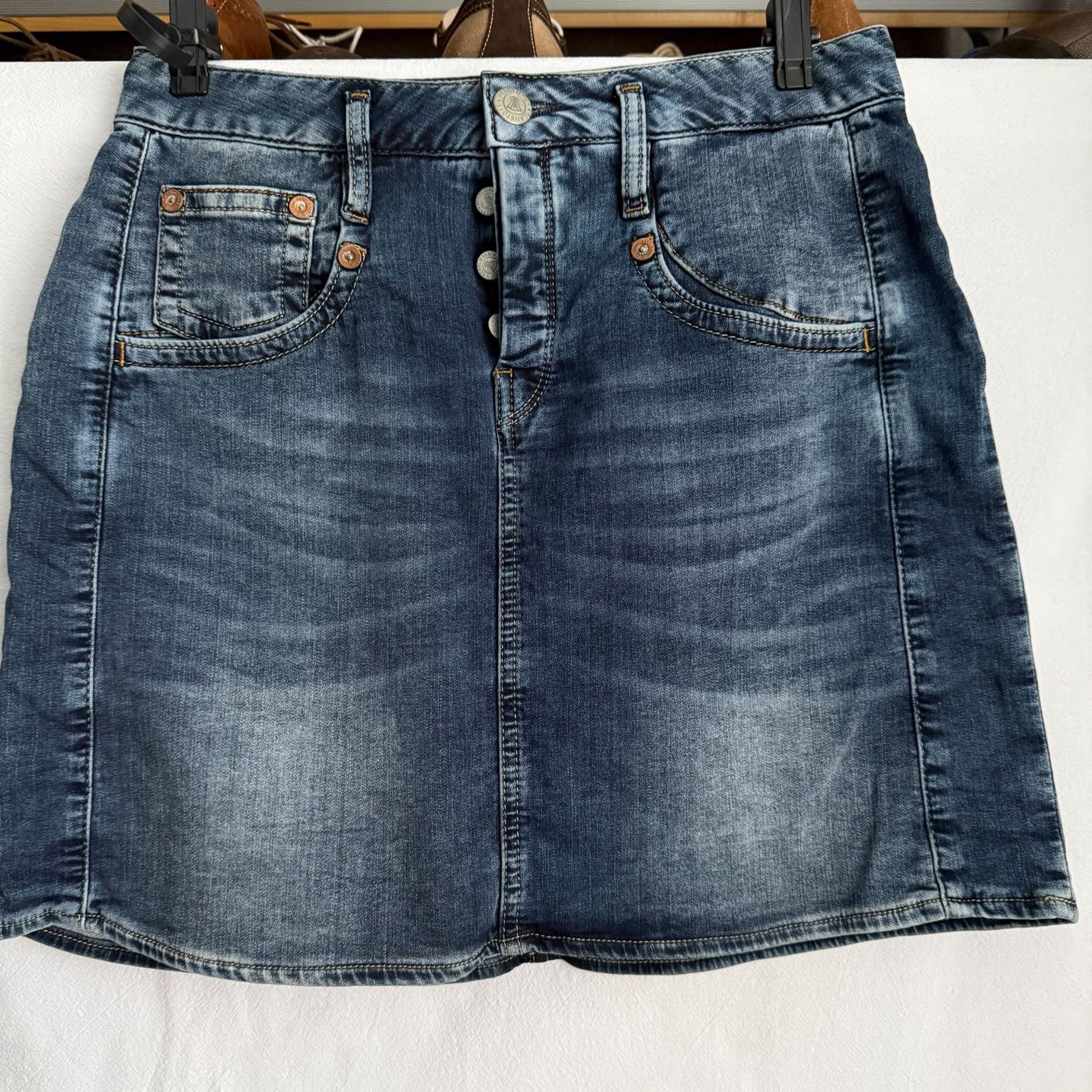 Herrlicher Gonne: Herrlicher: Jeans Mini-Rock, Gr. 34/36 – Nuovo (secondo la descrizione) da Riedholz venduto da han_fy6l