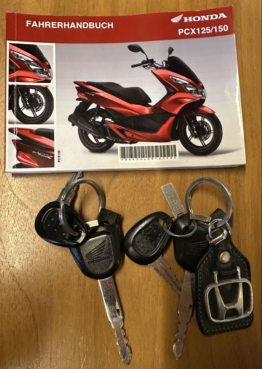 Honda Scooters: Verkaufe Honda PCX 125 Roller – Gebraucht aus Schönenberg an der thur von  7