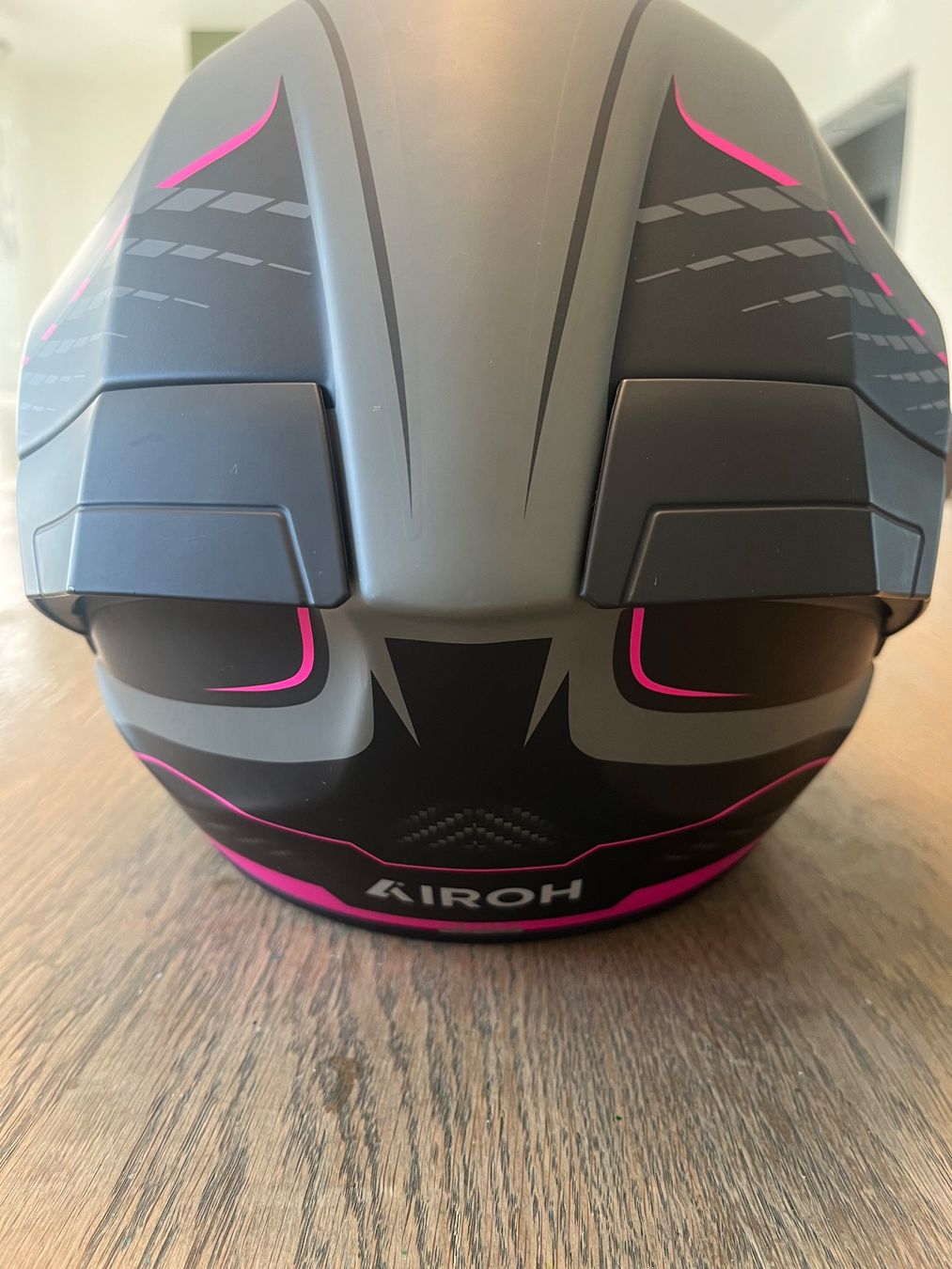Airoh Caschi & visiere: Casque moto Airoh Matryx Rocket Pink – Usato da Corsier GE venduto da Alexandre.gllrd 3