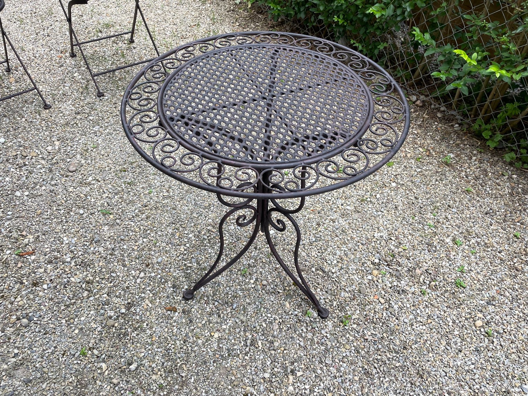 Set de table et chaises: Schönes Gartentischli mit 2 Stühlen – D'occasion à Flawil par Naphtali 9