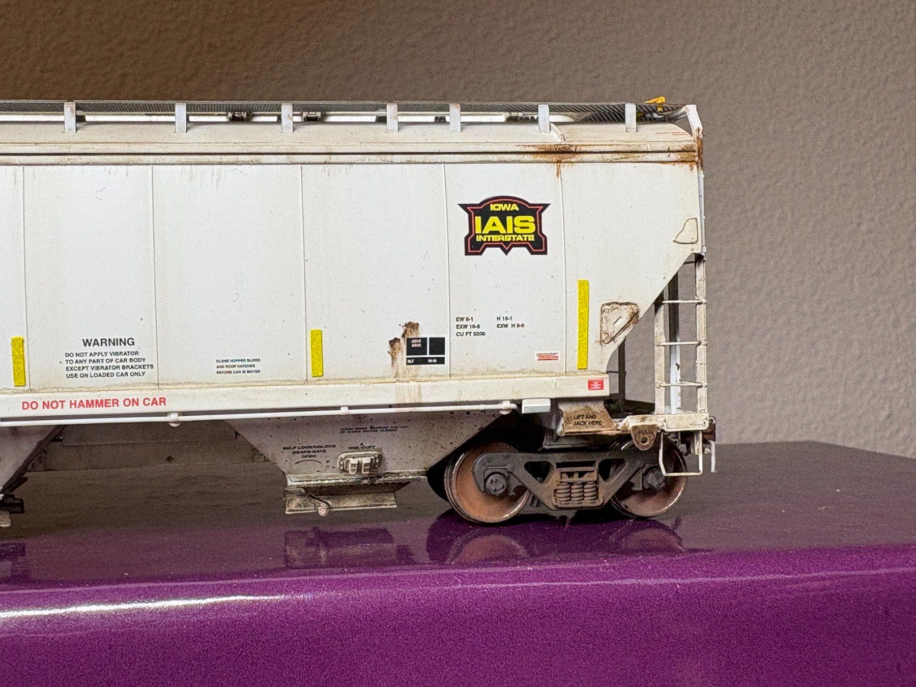 Modellini di ferrovie: Scaletrains rivetcounter IAIS covered hopper mit Weathering – Nuovo (secondo la descrizione) da Cham venduto da scamps01 3