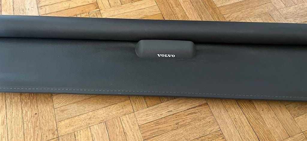 Volvo Accessori per altri veicoli: Laderaum-Abdeckung VOLVO XC60 – Usato da Urdorf venduto da Resumasa 1